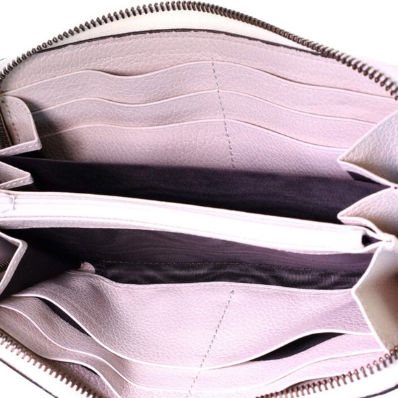 Gucci Printed Logo Leather Zip Around Wallet in White - Picture 4 of 4